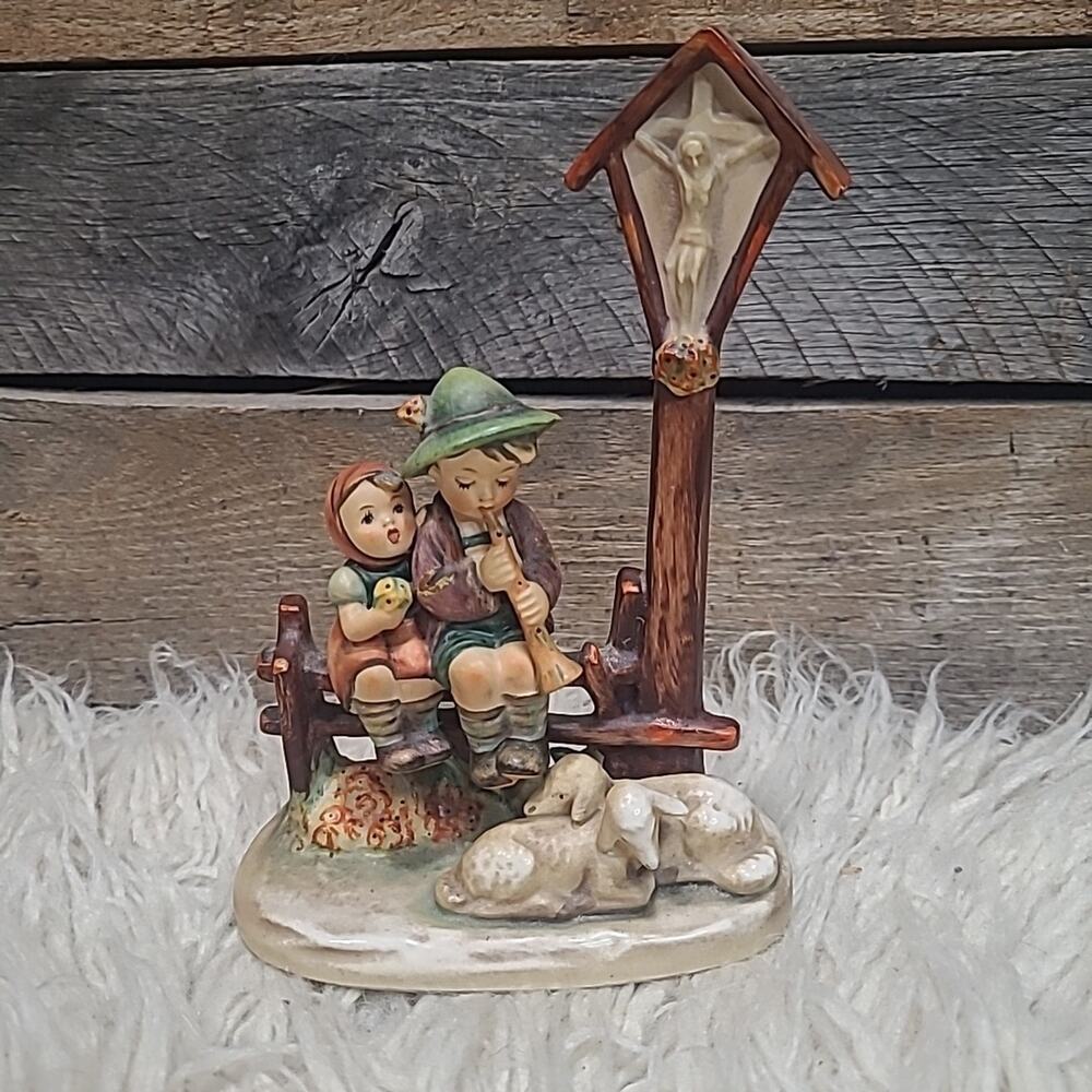 M.J.HUMMEL/GOEBEL FIGURINE "WAYSIDE DEVOTION" 7 1/2" TALL #28/II